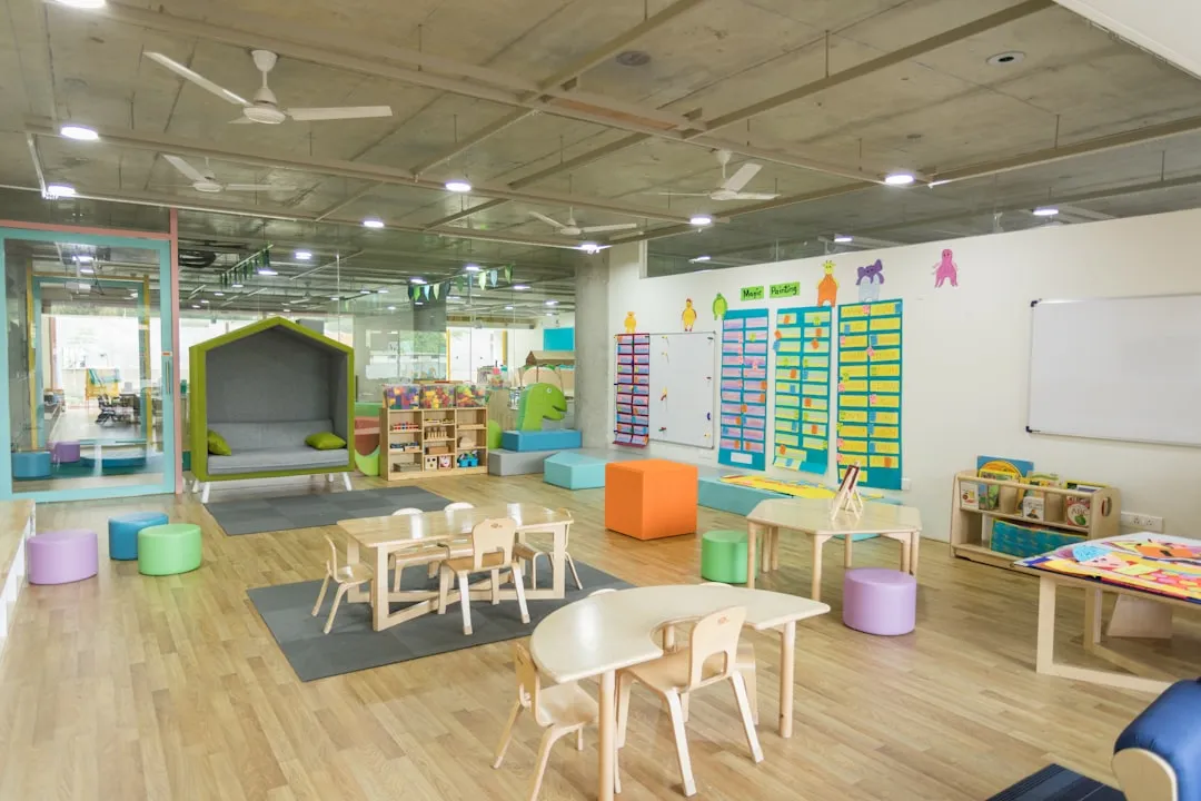 儿童画板与积木玩具在幼儿园场景中的组合应用方案解析正文配图 2