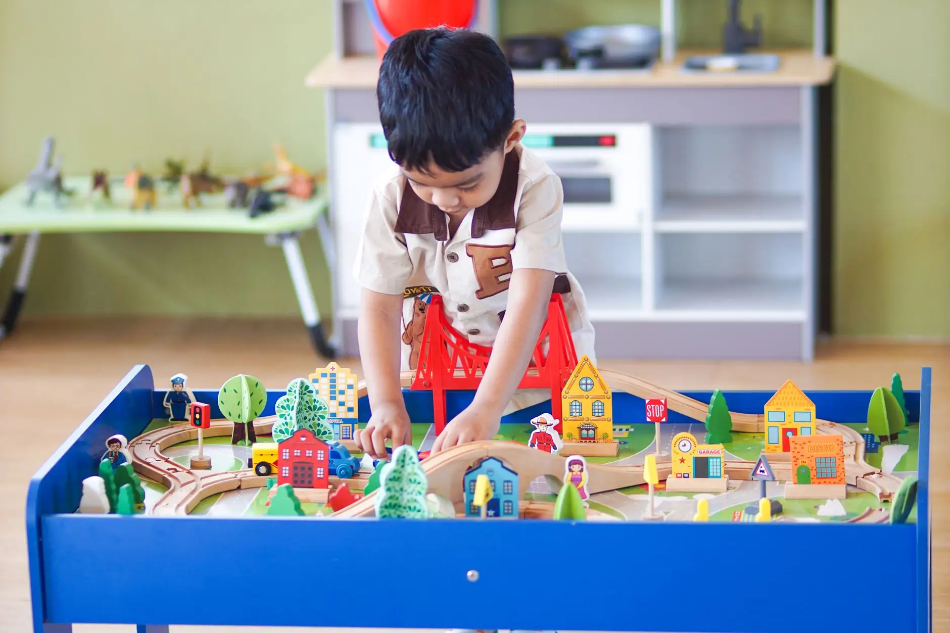 2025年幼教装备新趋势:积木与画板在园所场景的融合应用解析正文配图 1